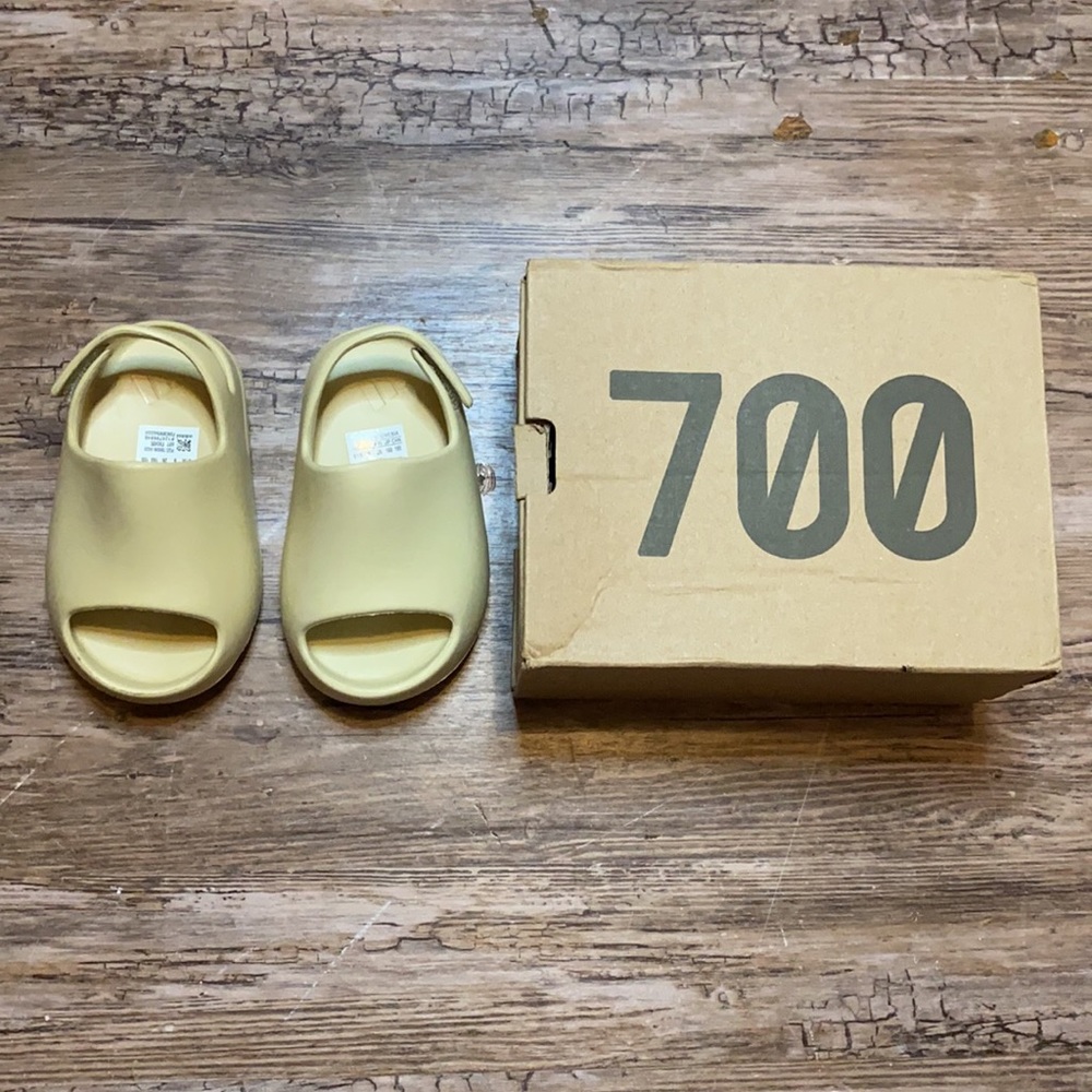 Yeezy slides (infants) RARE ⚠️